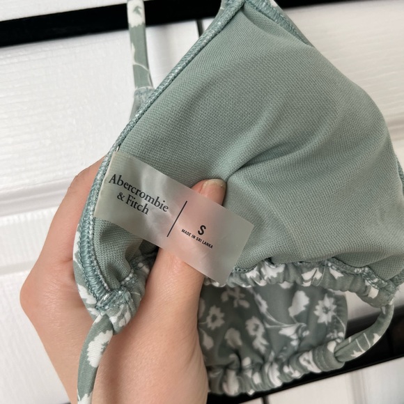 NWOT Abercrombie Triangle String Bikini Set in Floral Sage Green - Picture 5 of 7